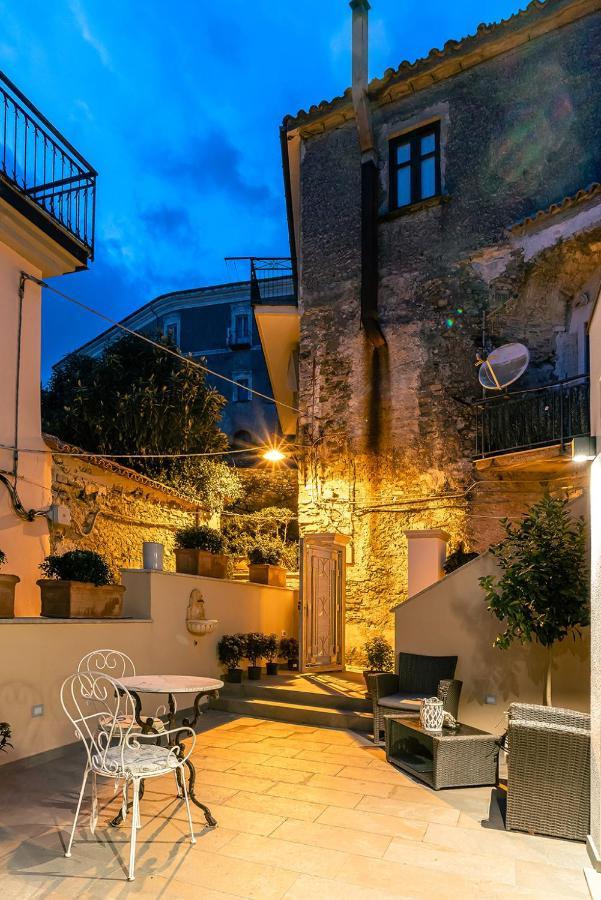 カステッラバーテ De Gulia Charme And Relax Bed & Breakfast エクステリア 写真